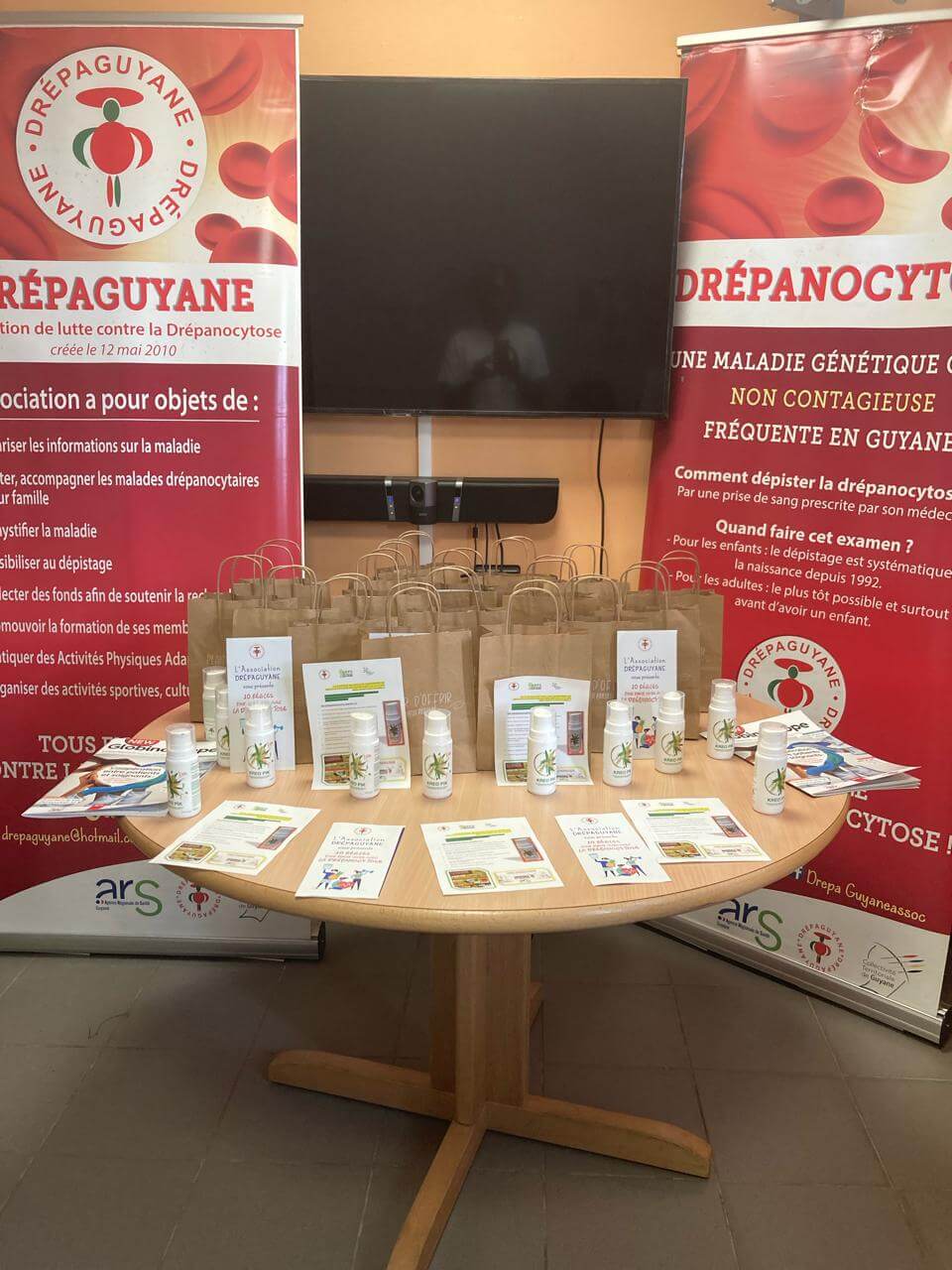 Mercredi 21 février 2024 Distribution de répulsifs aux patients drépanocytaires du Centre hospitalier de Cayenne et l'Ouest en partenariat avec l'U.R.S.P.S des pharmaciens de Guyane. | DrepaGuyane