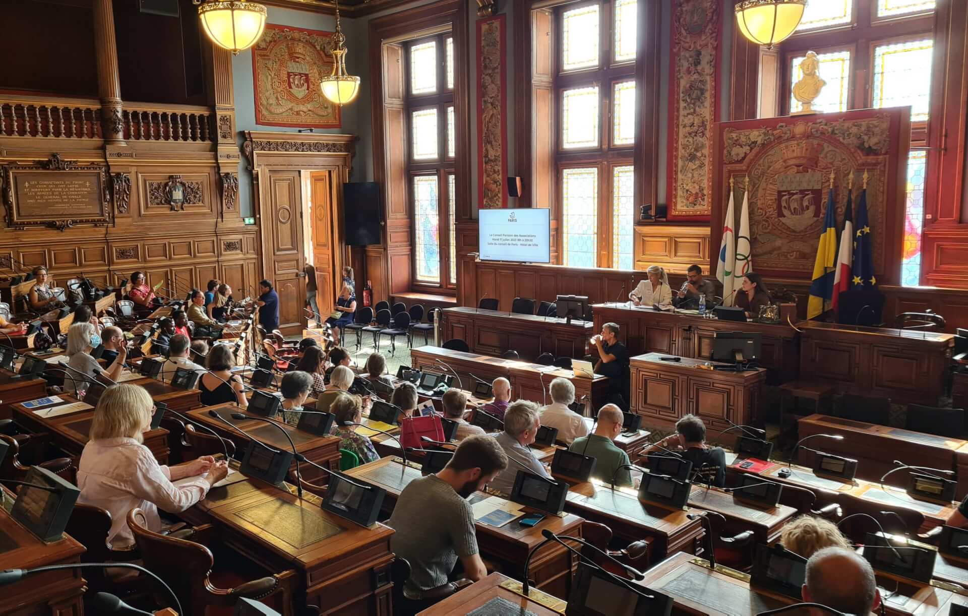 Dans les Coulisses du Conseil Parisien des Associations : Une Place de Choix pour What The Web | What The Web