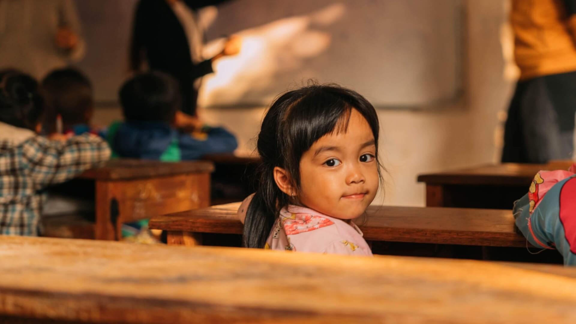 NK Seeds sème l'espoir et l'éducation au Laos. | What The Web