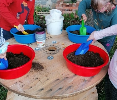 Au jardin | La contrée des minis