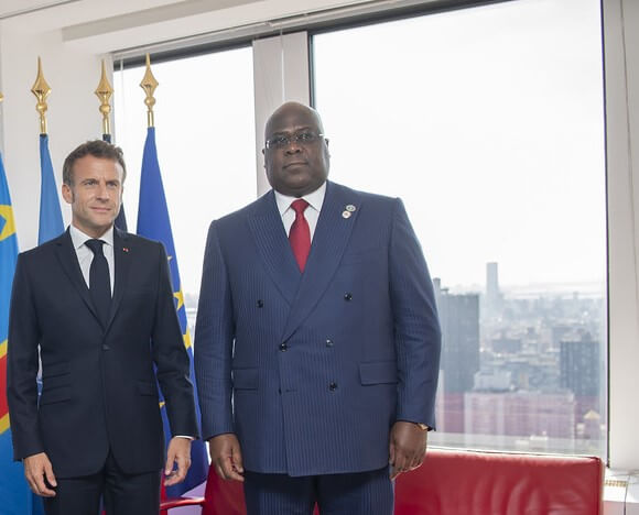 Politique étrangère de la France en Afrique : les droits humains et la démocratie aux abonnés absents | Tournons la Page