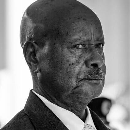 Yoweri Museveni | Tournons la Page