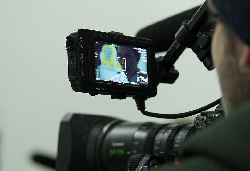  Techniques et jeu face caméra : construire ses outils d'acteur au prisme des contraintes du tournage | La Réplique