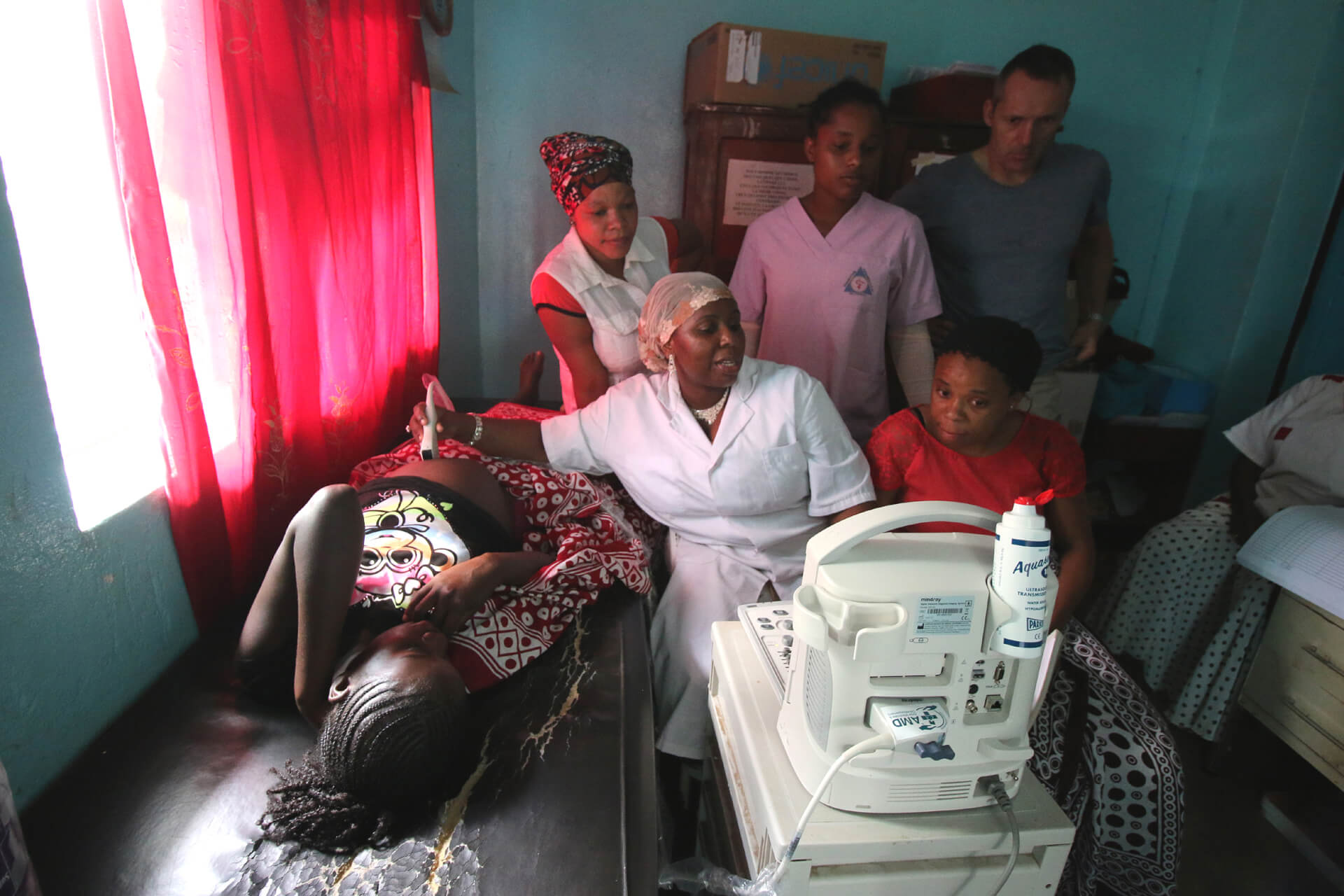 Echographie mobile obstétricale | Aide Médicale et Développement - AMD