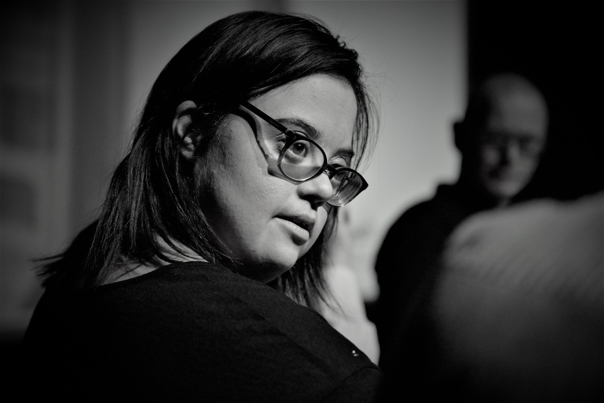 photo en NB présentant la Participation de bénéficiaires de Trisomie 21 Nouvelle Aquitaine à un colloque | Trisomie 21 Nouvelle Aquitaine