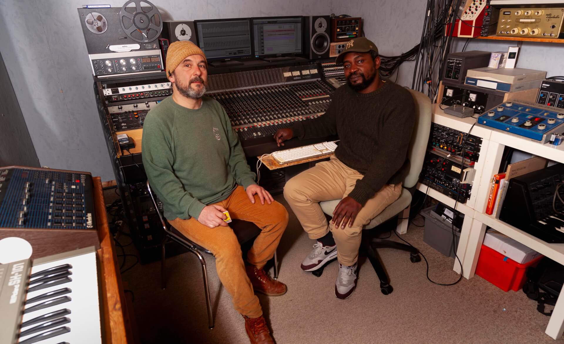 STUDIOS BELLARUE 17 / SESSIONS DOUCEUR TROPICALE | Star Wax Magazine