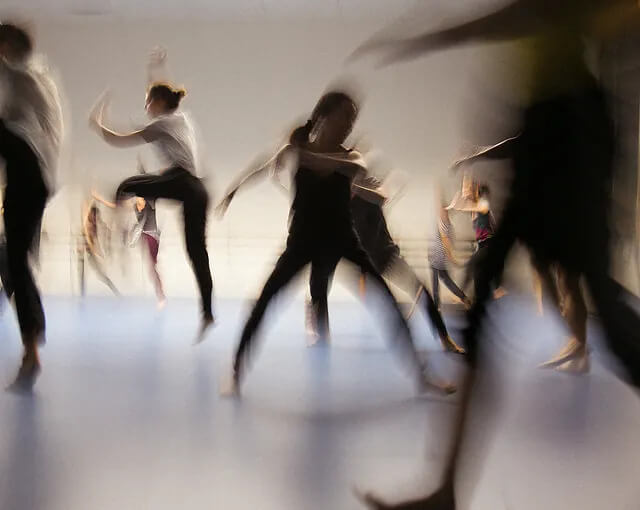 TRAINING RÉGULIER - Théâtre physique pour lâcher le mental | La Réplique