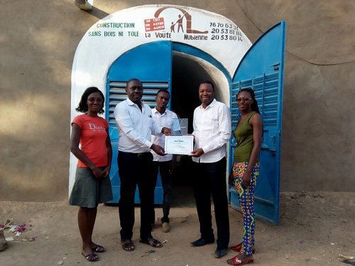 AVN Burkina reçoit le prix spécial Eco-Habitat du SIERO | La Voûte Nubienne