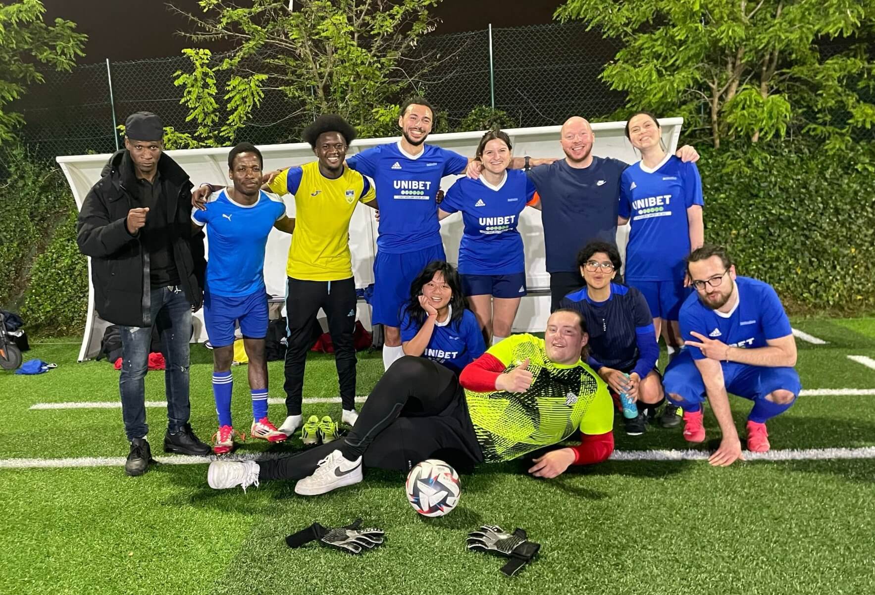 Je découvre le FOOT MIXTE… et je me teste en MATCH !!!! ⚽ | Kabubu