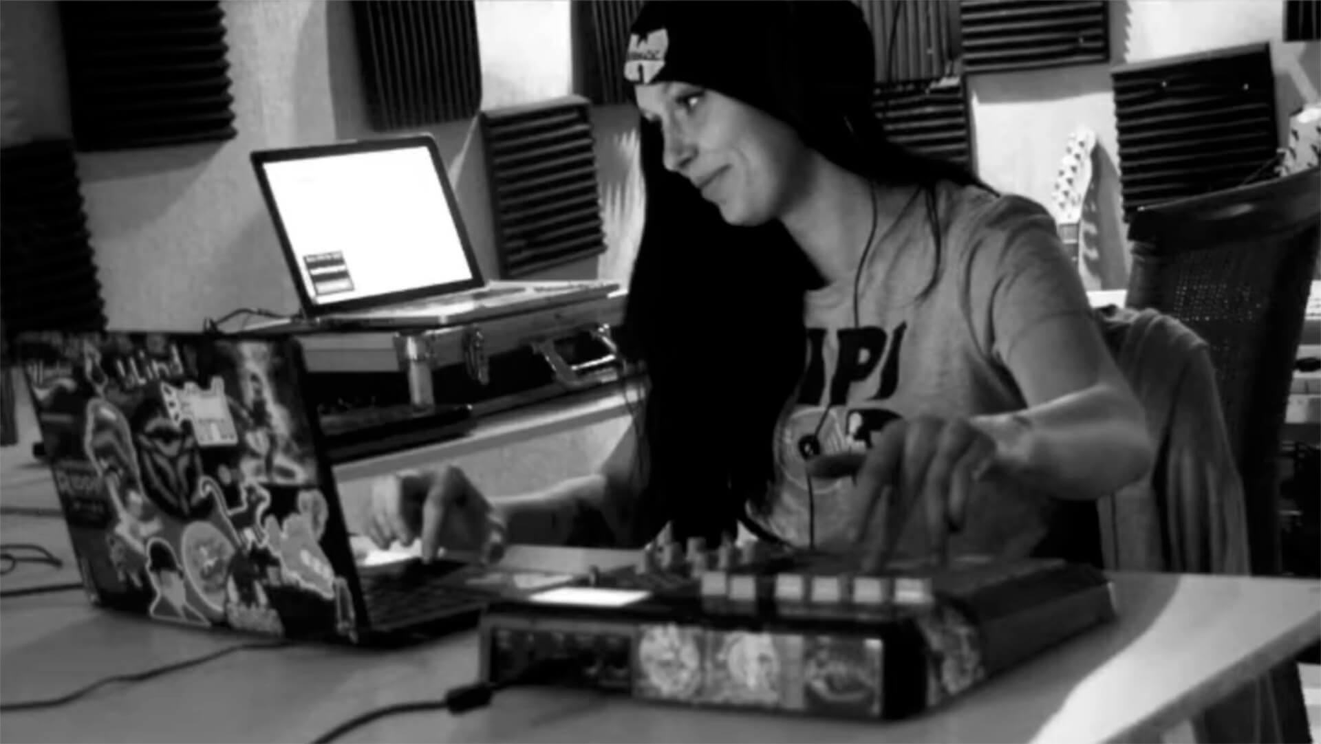 ANA LOGIIK | Star Wax Magazine