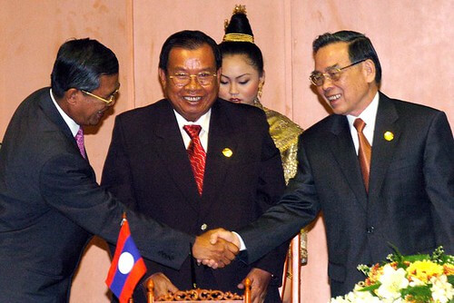 Mốc quay xe khỏi "Tam giác phát triển Campuchia-Lào-Việt Nam" | Vietnam Fraternité