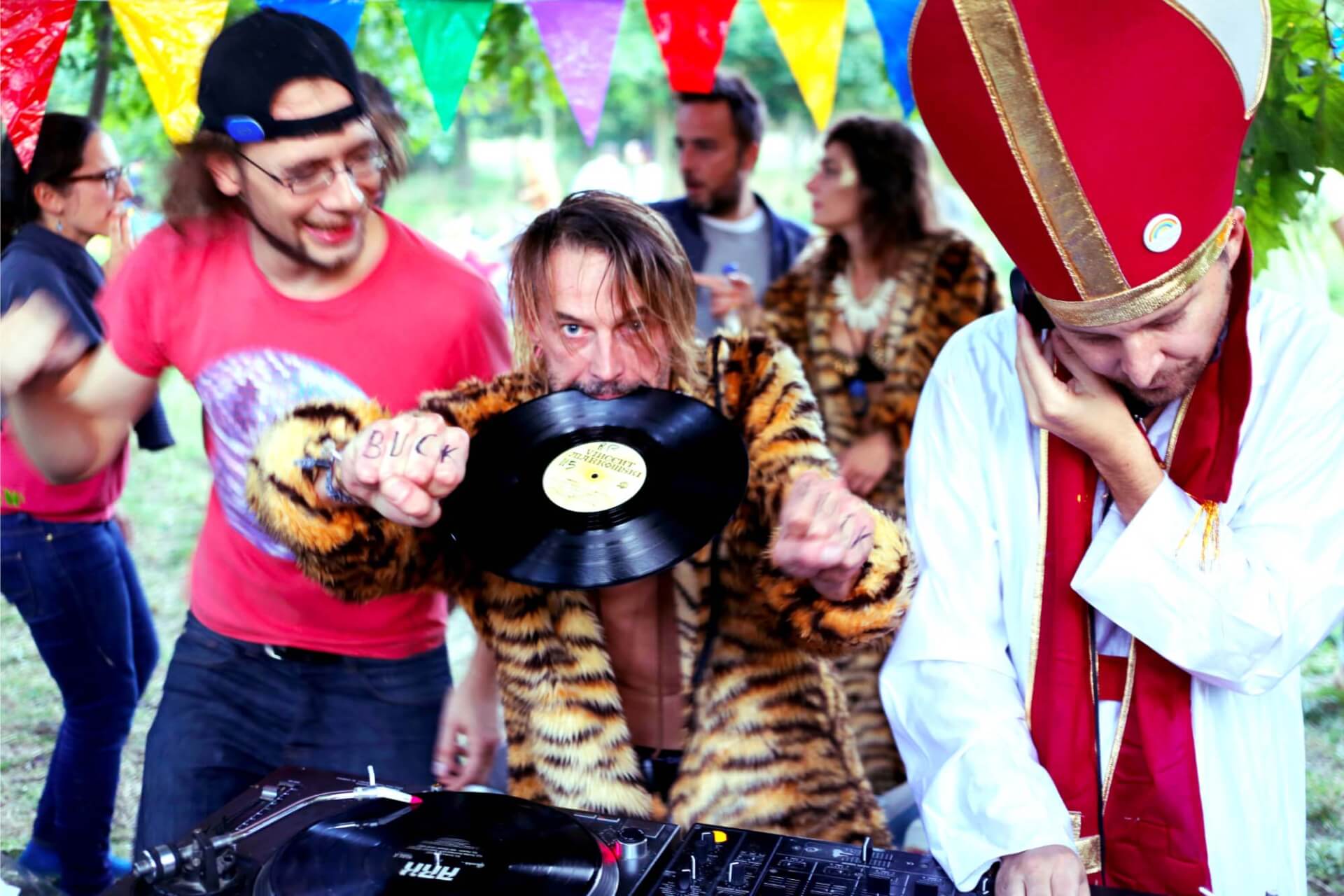 MICROCLIMAT / L’UNDERGROUND ELECTRO PARISIEN SORT DE L’OMBRE. | Star Wax Magazine