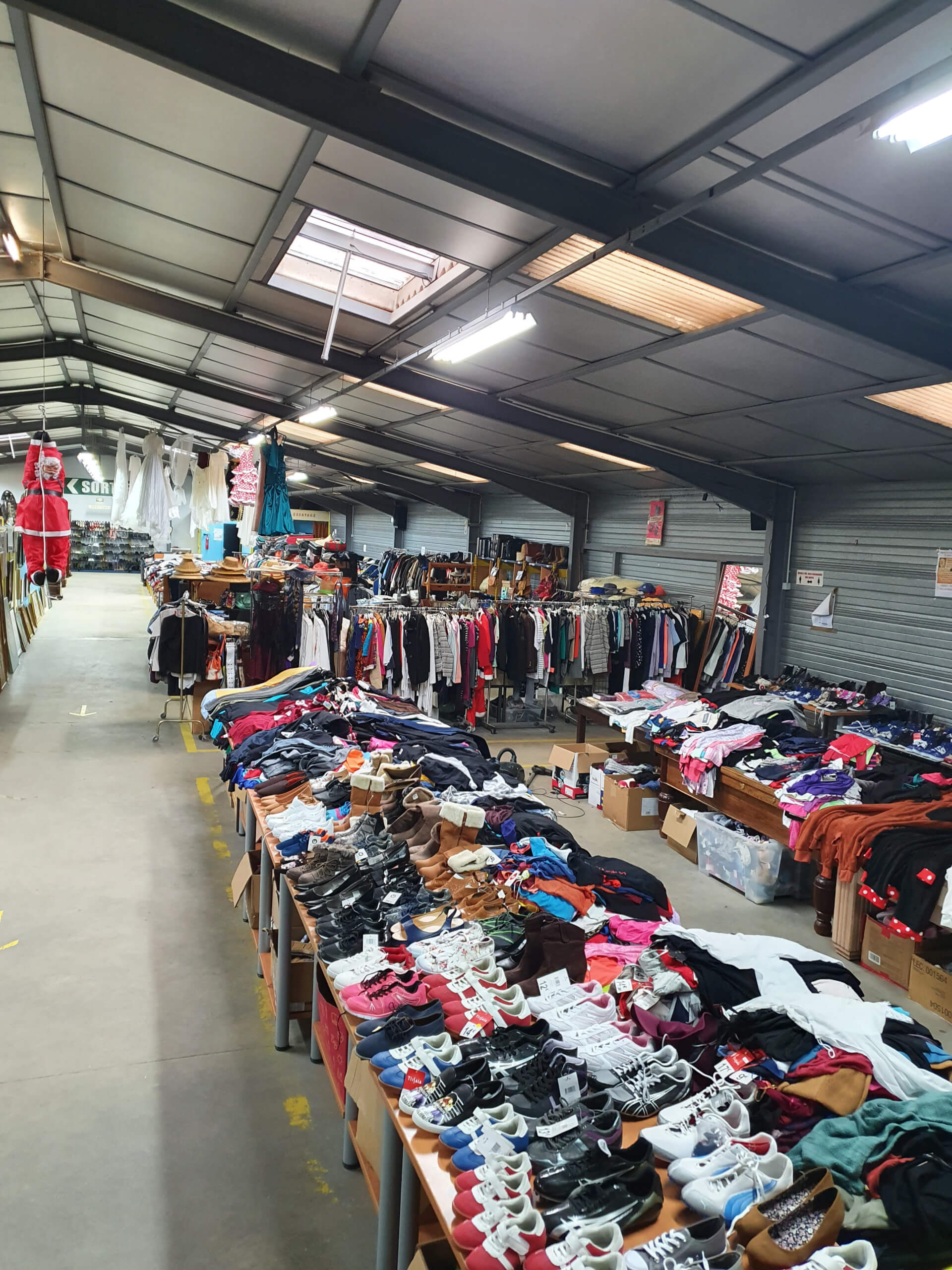 Stand vêtements | Emmaüs Parempuyre
