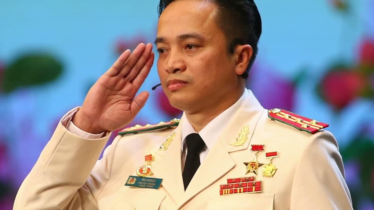 Thăng tiến nhanh như tên lửa của Giám đốc Công an TP HCM! Có gì bất thường không?