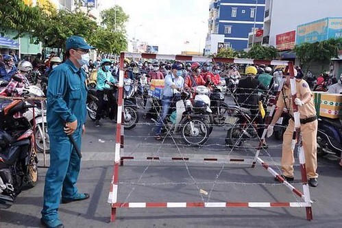 Thay vì hoảng loạn, chính quyền cần bình tĩnh để vượt qua bế tắc | Vietnam Fraternité