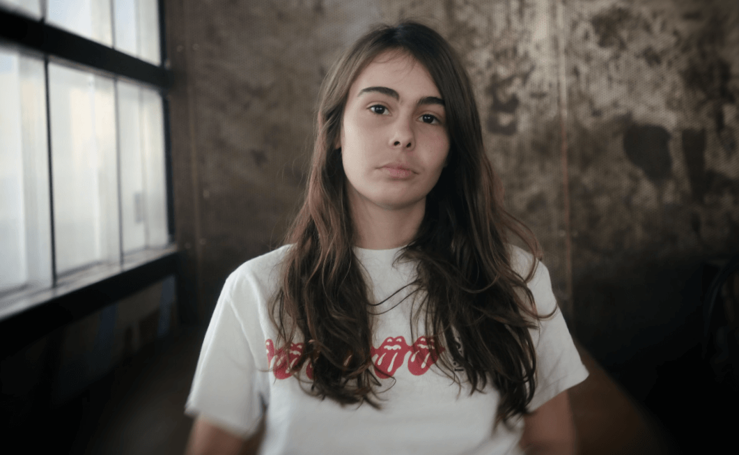 - | La Réplique