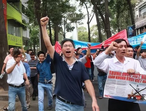 Vì sao nhà báo Huy Đức bị bắt khẩn cấp ? | Vietnam Fraternité