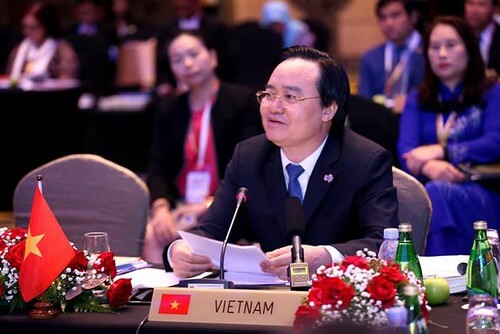Bộ trưởng Phùng Xuân Nhạ và những ‘khẩu hiệu tốt đẹp’ | Vietnam Fraternité