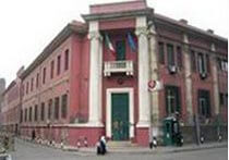 Circolare liberamente dietro i vetri (blindati) del Consolato | Babelmed