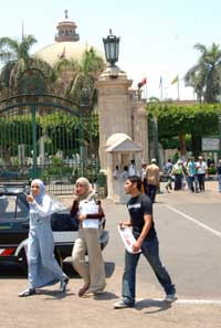 أنا شاب لكن عمري ألف عام | Babelmed