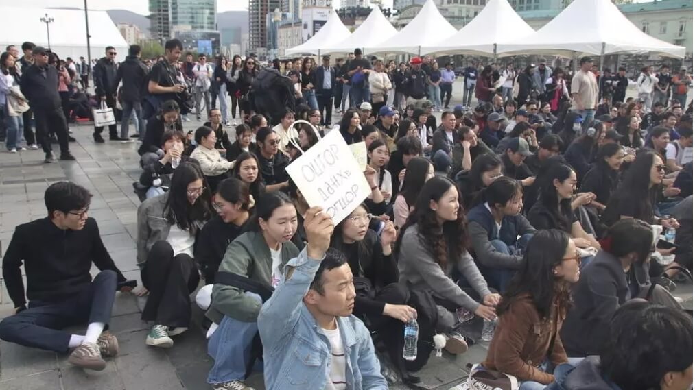 Điểm báo Pháp – Túi xách Chanel và sự sụp đổ của chính phủ | Vietnam Fraternité