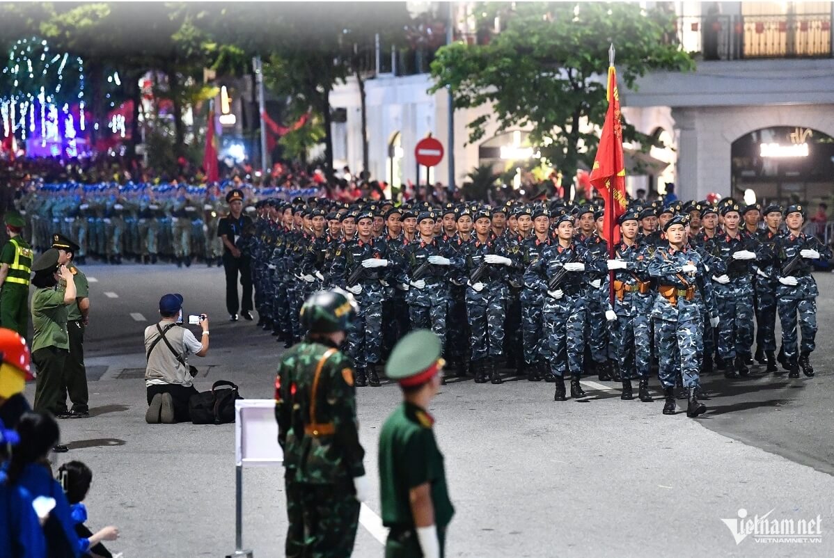 Duyệt binh ngày xưa và ngày nay : Một tấm gương phản chiếu cả dân tộc | Vietnam Fraternité