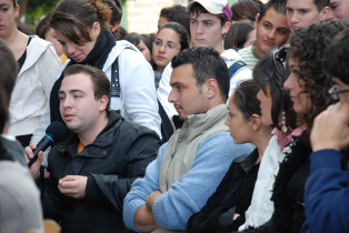 شباب على الهاوية | Babelmed