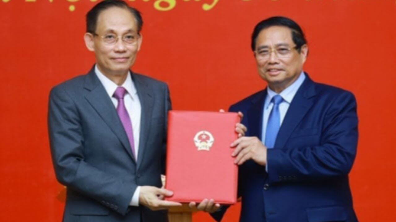 Ông Bùi Thanh Sơn ngậm ngùi, hạ cánh an toàn? Lê Hoài Trung lên hương BT!