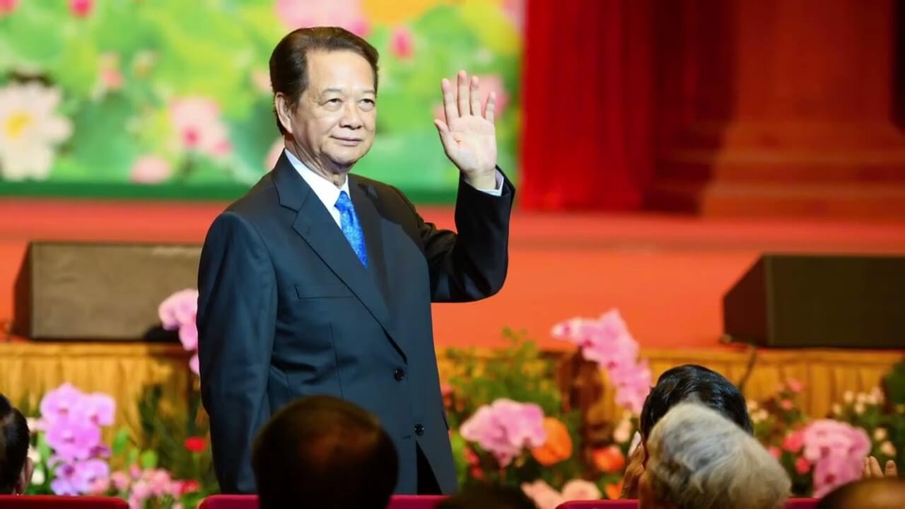 Ở ẩn hơn 10 năm qua, vì sao Bô Lão Ba Dũng trở lại đầy Chói lọi?