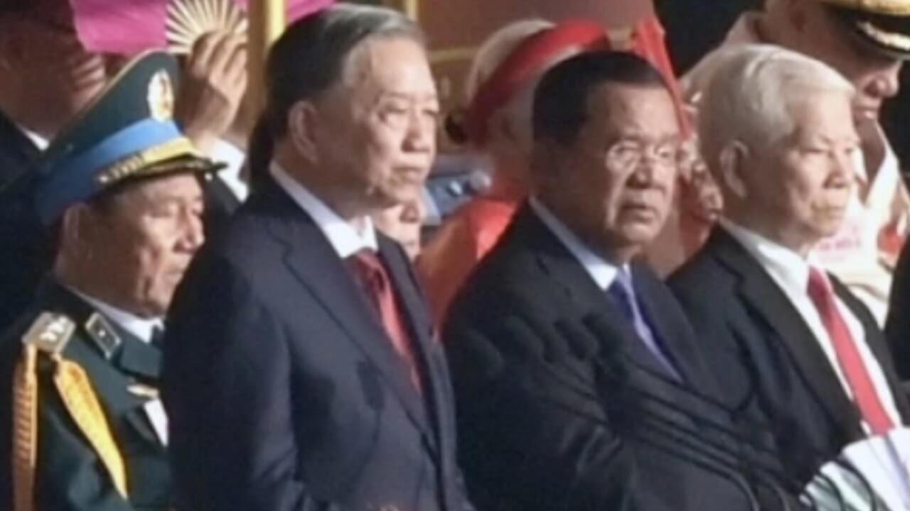 Vì sao CT Hun Sen ngó lơ quân đội Trung Quốc tại Lễ diễu binh Việt Nam?