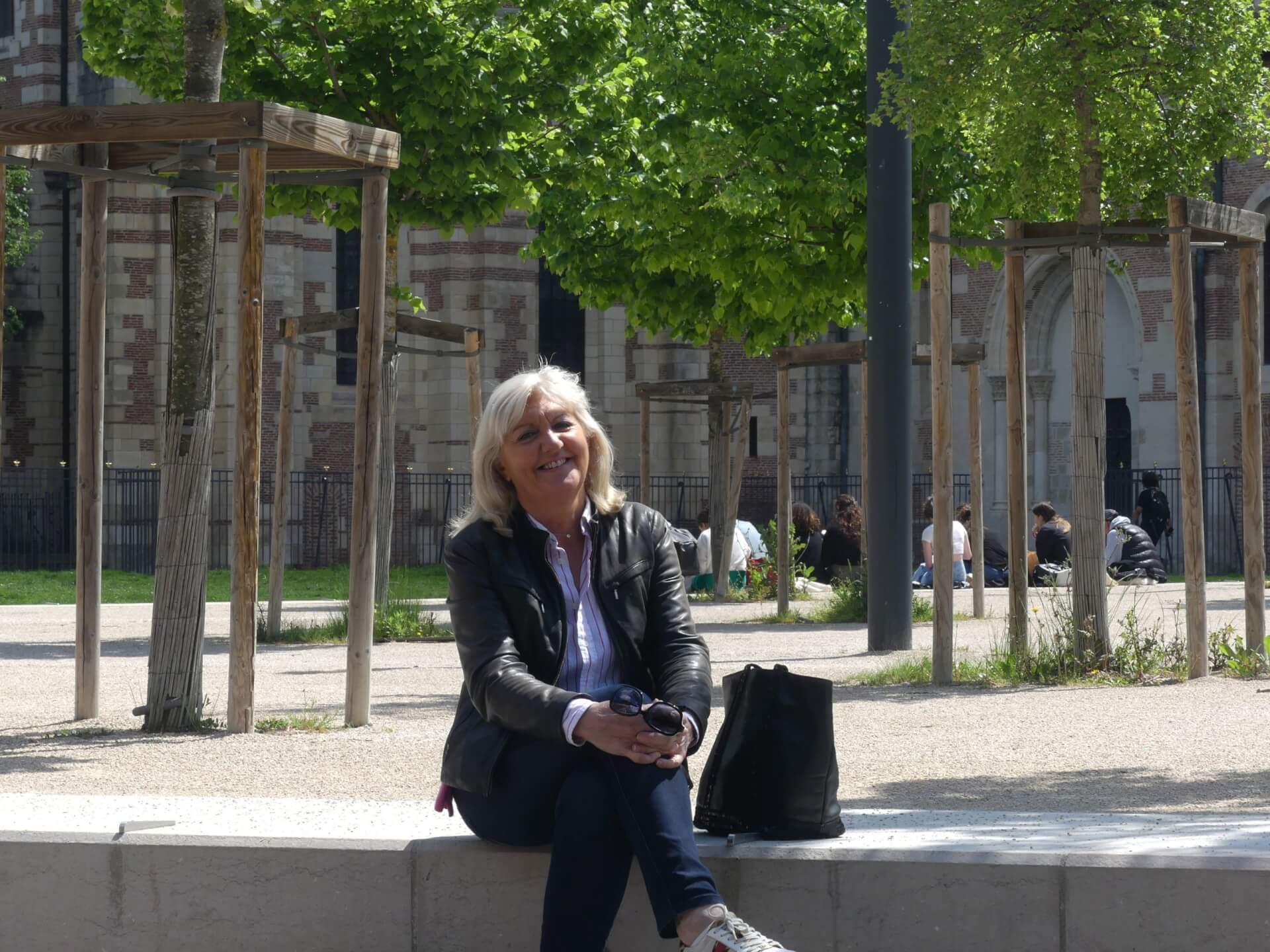 "Au contact" n°16 - Michèle Courtin, administratrice de Rebonds! | Rebonds!