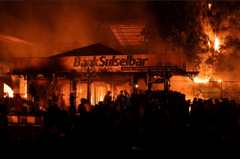 Indonesia : Quần chúng phản kháng giới tinh hoa thao túng chính trường | Vietnam Fraternité