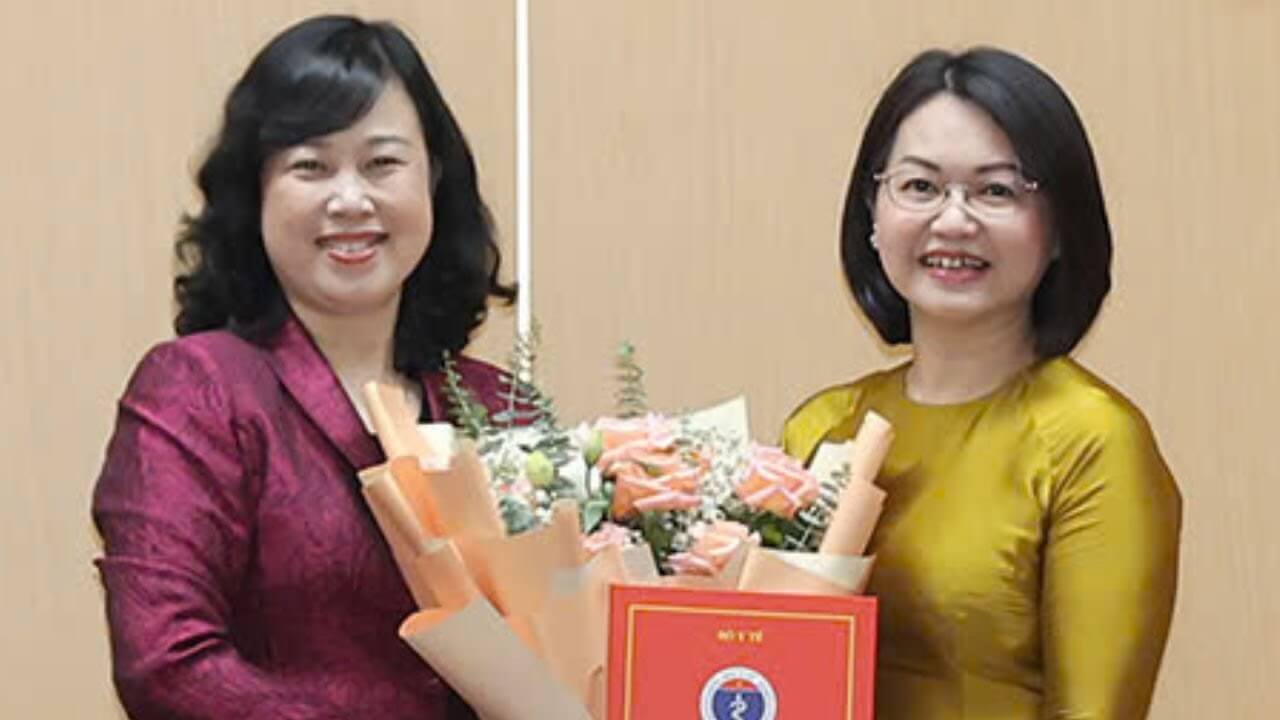 Áp lực đè lên vai Bộ trưởng Đào Hồng Lan: đã trót tặng hoa rồi!