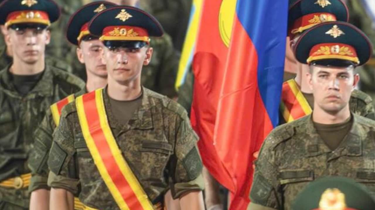 Dân Trung Quốc bất ngờ trước phản ứng của người Việt với các soái ca Nga!