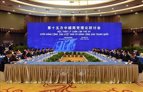 Còn lâu ‘đảng em’ mới dám kiện ‘đảng anh’ ! | Vietnam Fraternité