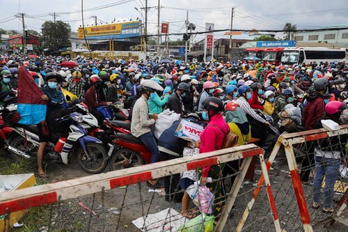 Dòng người kéo nhau về quê làm đảo lộn mọi lý thuyết phát triển | Vietnam Fraternité