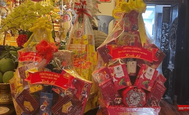 Trước trận quyết chiến cuối cùng, Tứ trụ thi nhau vái trời xin đậu ! | Vietnam Fraternité