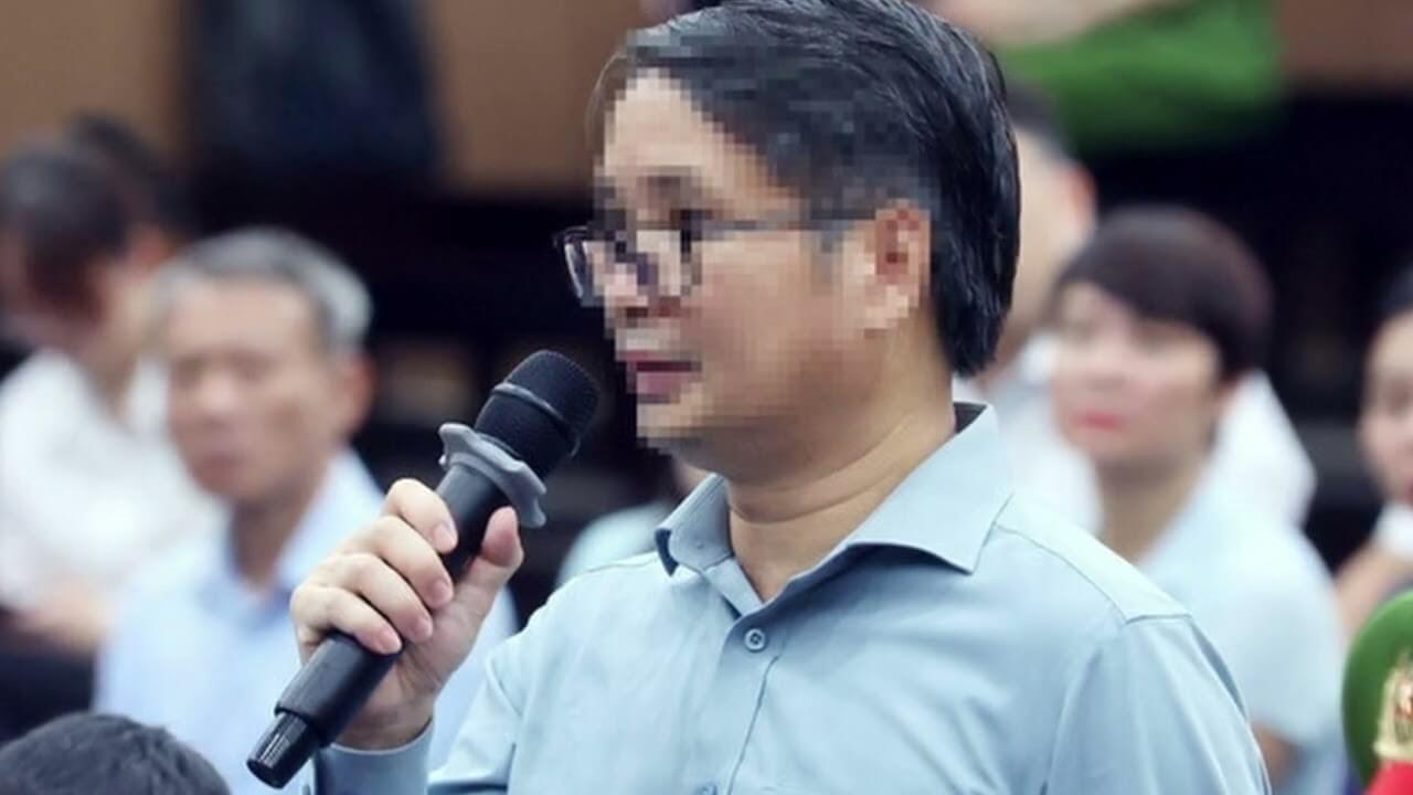 Mỗi khi thư ký Hà phát biểu là ông Huệ giật mình thon thót! Ông Tô rung cây dọa khỉ?