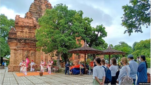 Thực hư chuyện Việt Nam ‘cấm xuất cảnh và tịch thu hộ chiếu’ | Vietnam Fraternité