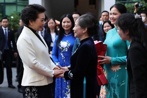 Tăng tuổi hưu chức vụ lãnh đạo, chi 54 tỷ USD để thúc đẩy xuất khẩu | Vietnam Fraternité