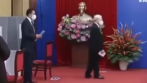 Nguyễn Phú Trọng dáng đi như bại liệt... | Vietnam Fraternité