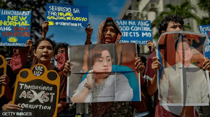 Phẫn nộ vì tham nhũng và 'con ông cháu cha' trong lúc lũ lụt làm tê liệt Philippines | Vietnam Fraternité