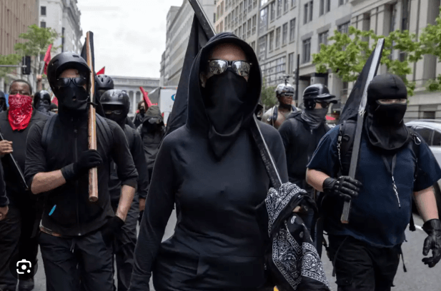 Antifa là gì và tại sao Tổng thống Trump lại nhắm vào tổ chức này ? | Vietnam Fraternité