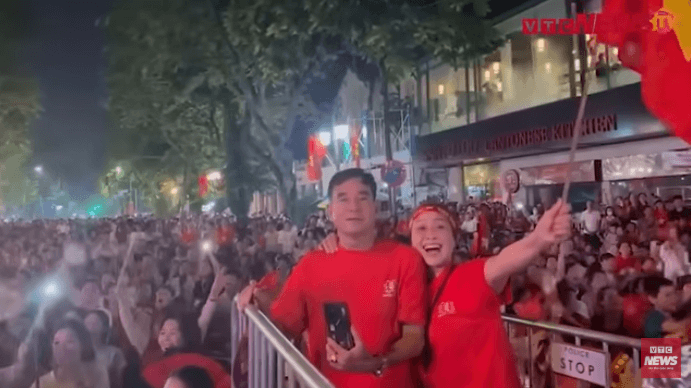 Tự sướng với lòng yêu nước ? | Vietnam Fraternité