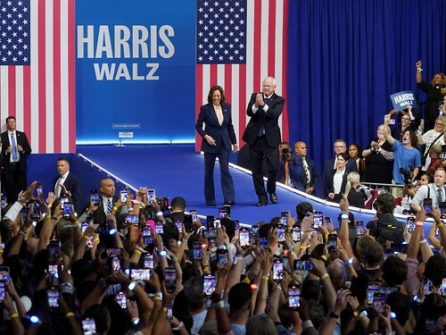 Tim Walz, cam kết về lòng yêu nước và cấp tiến của Kamala Harris | Vietnam Fraternité