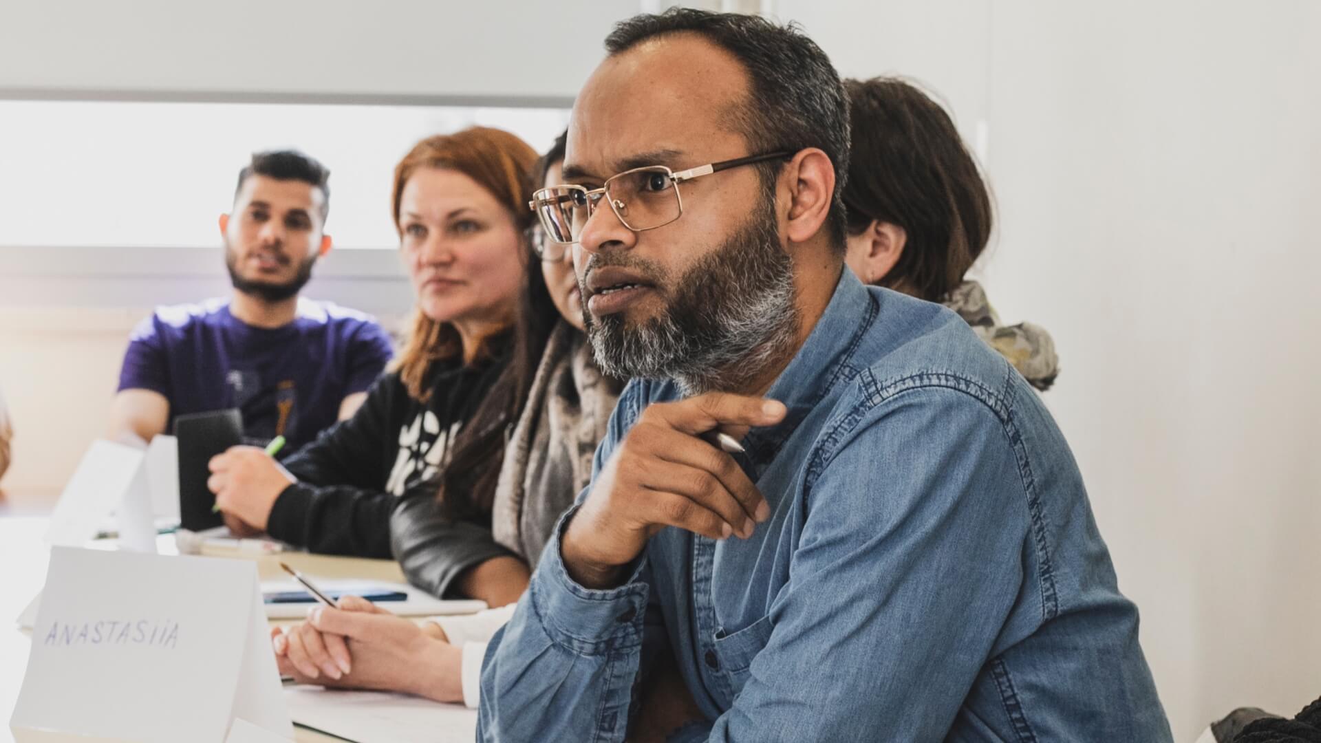 Entre obstacles et espoirs : étudier en France après l'exil | UNI-R