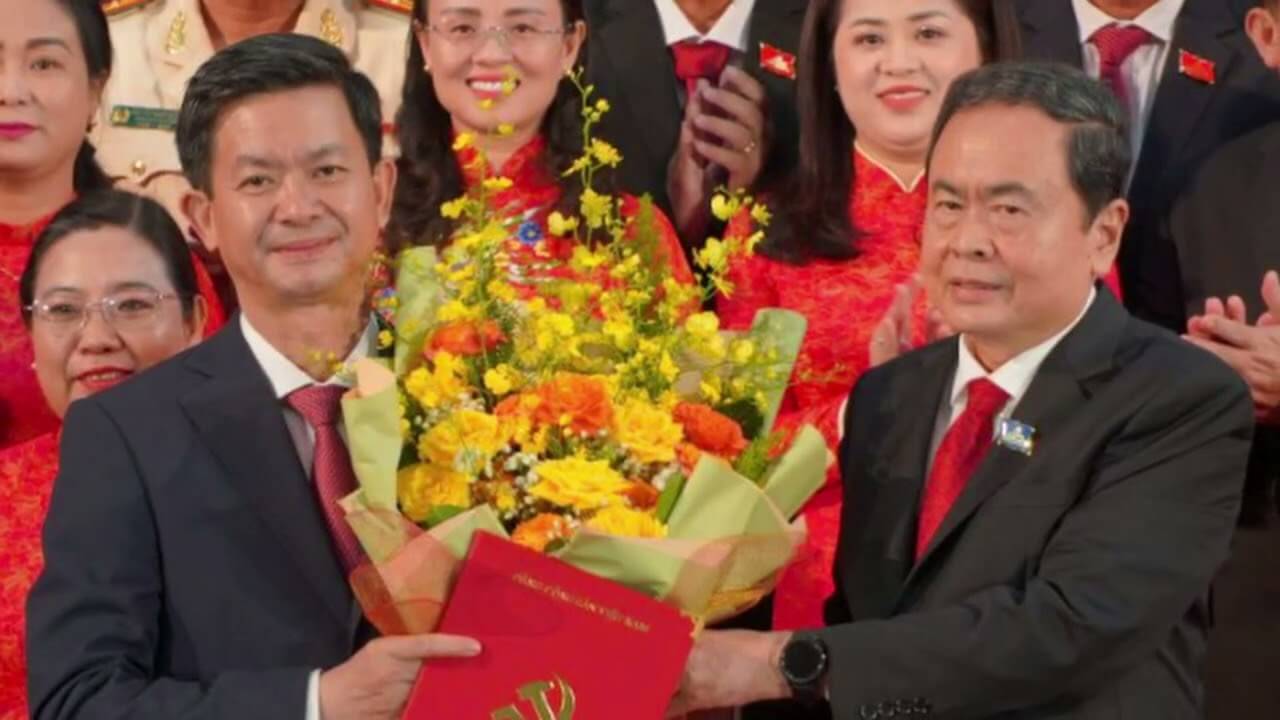 Ngồi chưa ấm chỗ ở VP Quốc Hội, ông Tùng lại đi tráng men tại Cần Thơ, quê ô Mẫn!