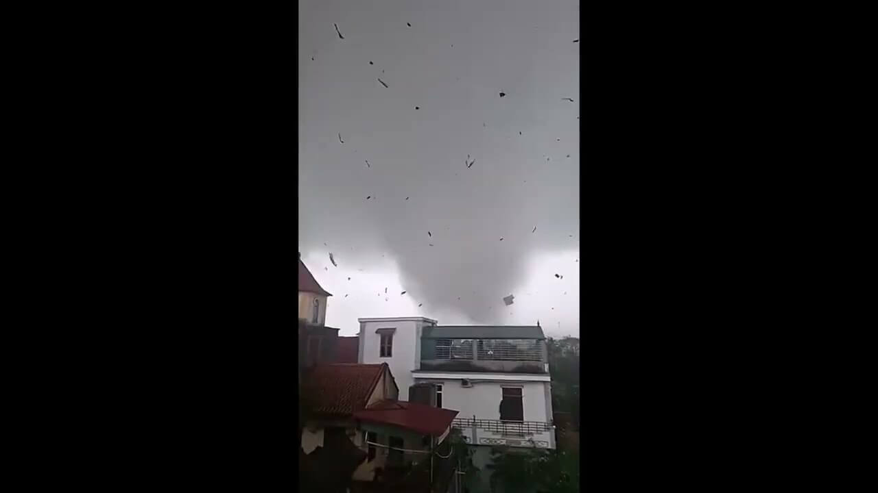 Đau thương kinh hoàng! Không ngờ lốc xoáy nguy hiểm hơn bão!