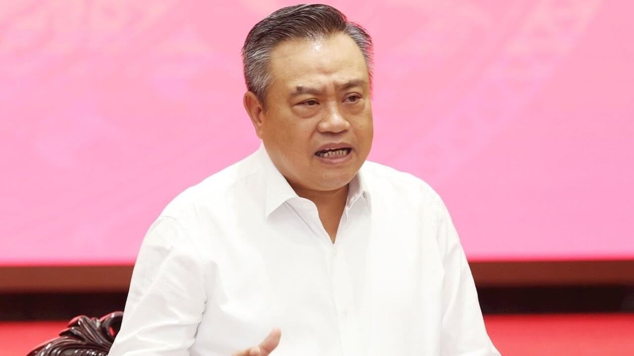 Hà Nội ngập lụt kinh hoàng, không thấy BT và CT đâu? Thì ra LĐ đi thắp hương liệt sỹ!