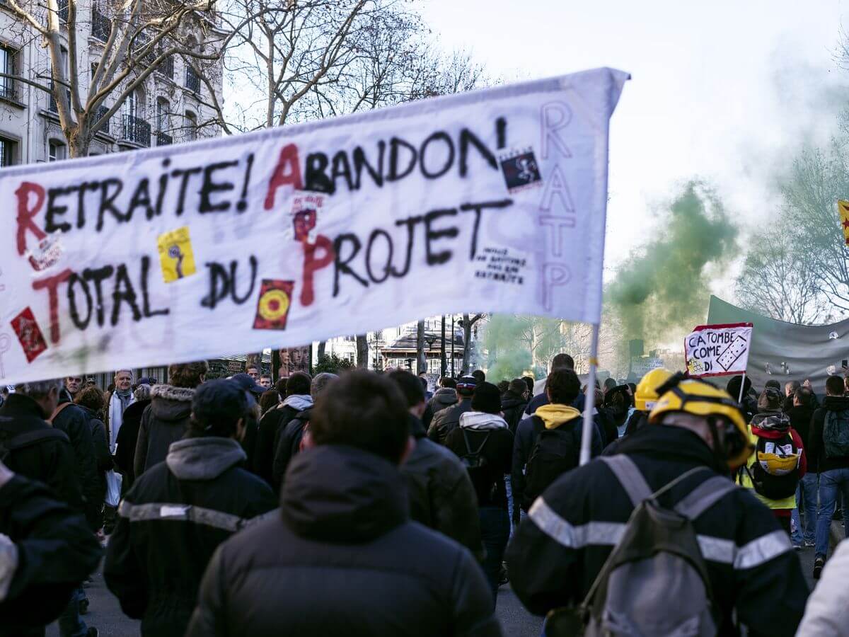 Điểm báo Pháp - Đình chỉ "cải tổ hưu trí" | Vietnam Fraternité